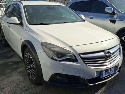 Usata Opel Insignia Country Tourer 163 CV (119 kW) 2014 Bianco Station wagon