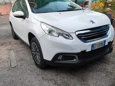 Usata Peugeot 2008 Active 68 CV (50 kW) 2014 Bianco SUV