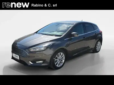 Usado Ford Focus Titanium X 120 HP (88 kW) 2017 Cinzento Citadino