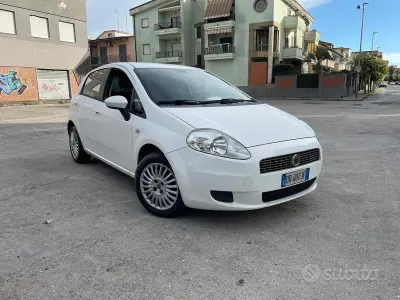 Usata Fiat Grande Punto Dynamic 75 CV (55 kW) 2009 Bianco Utilitaria
