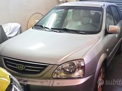 Usata Kia Carens 105 CV (77 kW) 2005 Grigio Monovolume