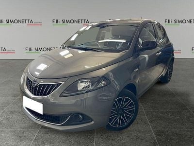 Usata Lancia Ypsilon Gold 69 CV (50 kW) 2023 Grigio Utilitaria