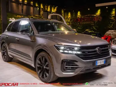 Usata VW Touareg R 462 CV (339 kW) 2023 Grigio SUV