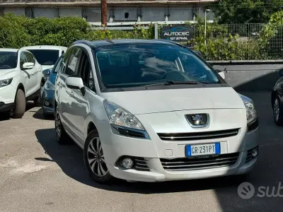 Usata Peugeot 5008 Business-Line 115 CV (84 kW) 2013 Bianco Monovolume