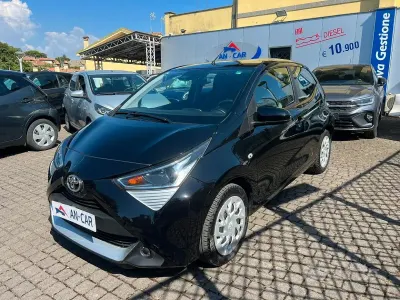 Usata Toyota Aygo Business Edition 72 CV (52 kW) 2021 Nero Utilitaria
