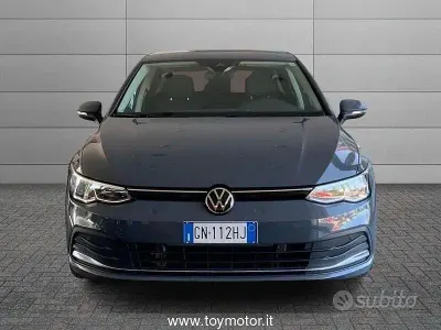 Usata VW Golf VIII R-line 150 CV (110 kW) 2022 Grigio Utilitaria