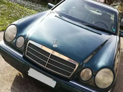 Usata Mercedes E200 Elegance 136 CV (100 kW) 1996 Verde Berlina