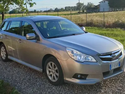 Usata Subaru Legacy Comfort 150 CV (110 kW) 2010 Argento Station wagon