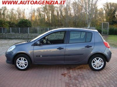 Usata Renault Clio II 75 CV (55 kW) 2005 Grigio metallizzato Utilitaria