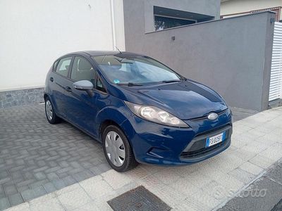 Usata Ford Fiesta Ghia 68 CV (50 kW) 2009 Blu Berlina