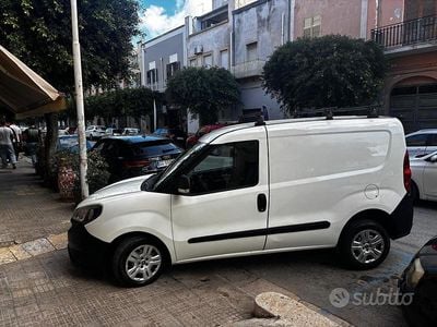 Usata Fiat Doblò 105 CV (77 kW) 2021 Bianco Monovolume