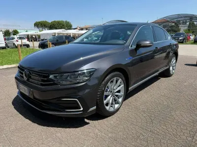 Usata VW Passat GTE 156 CV (114 kW) 2020 Grigio Berlina