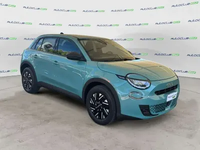 Usata Fiat 600 99 CV (72 kW) 2025 Azzurro cielo d'italia (metall SUV