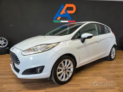Usata Ford Fiesta Titanium 75 CV (55 kW) 2016 Bianco Utilitaria