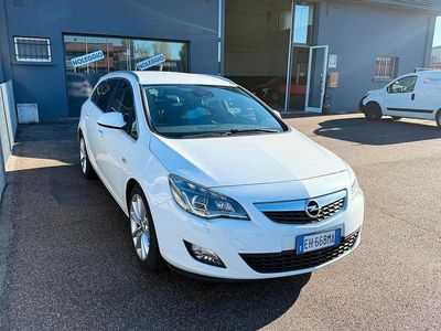 Usata Opel Astra Cosmo 125 CV (91 kW) 2011 Bianco Berlina