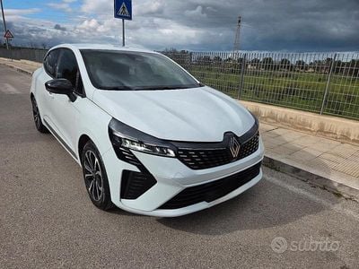 Usata Renault Clio V Techno 101 CV (74 kW) 2024 Bianco Berlina