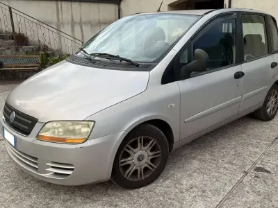 Usata Fiat Multipla 120 CV (88 kW) 2005 Grigio Monovolume