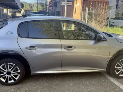 Usata Peugeot e-208 GT 56 kW (77 CV) 2020 Utilitaria