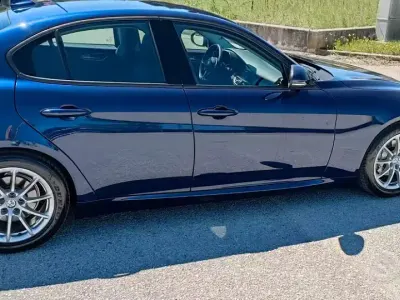 Usata Alfa Romeo Giulia 150 CV (110 kW) 2017 Blu Berlina