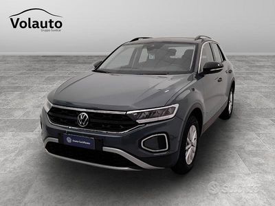 Verde Usata 2025 VW T-Roc Life SUV | 30.900 € (Cara)