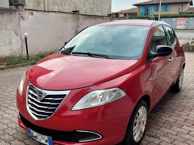 Begagnad Lancia Ypsilon Gold 85 HK (62 kW) 2012 Röd Halvkombi