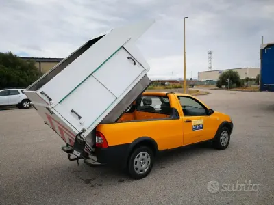 Usata Fiat Strada 84 CV (61 kW) 2008 Arancione