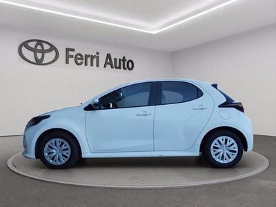 Super white Usata 2023 Toyota Yaris Hybrid Active Berlina | 16.900 € (Buon prezzo)