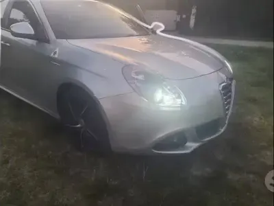 Usata Alfa Romeo Giulietta Quadrifoglio 122 CV (89 kW) 2012 Grigio Utilitaria