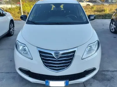 Usata Lancia Ypsilon Platinum 95 CV (69 kW) 2013 Utilitaria