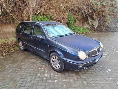 Begagnad Lancia Lybra 116 HK (85 kW) 2004 Blå Kombi