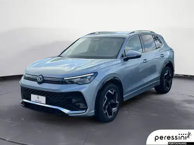 Usata VW Tiguan R-line 150 CV (110 kW) 2025 Dolomite silver metallizzato SUV
