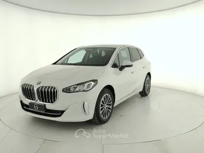 Begagnad BMW 218 Active Tourer Luxury Line 150 HK (110 kW) 2023 Vit Minibuss