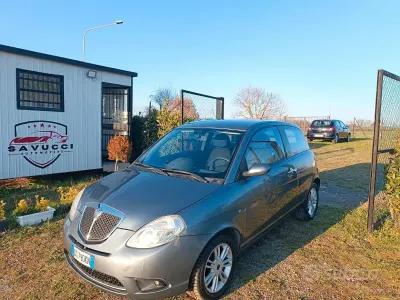 Usata Lancia Ypsilon 75 CV (55 kW) 2008 Grigio Utilitaria