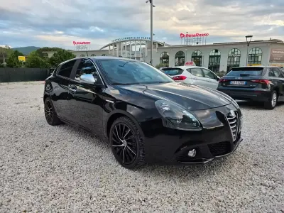 Usata Alfa Romeo Giulietta Distinctive 105 CV (77 kW) 2013 Marrone Utilitaria