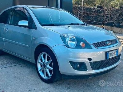 Usata Ford Fiesta 2007 Grigio Berlina