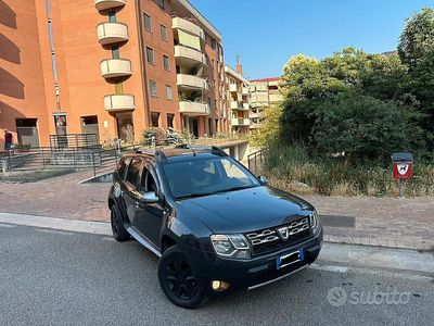 Grigio Usata 2017 Dacia Duster Lauréate Station wagon | 9300 € (Buon prezzo)