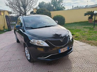 Usata Lancia Ypsilon 69 CV (50 kW) 2016 Nero Utilitaria
