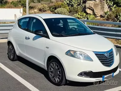 Usata Lancia Ypsilon Platinum 69 CV (50 kW) 2011 Bianco Utilitaria