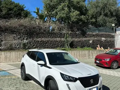 Usata Peugeot 2008 Active 131 CV (96 kW) 2021 Bianco SUV