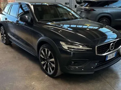 Usata Volvo V60 CC Business Edition 190 CV (139 kW) 2019 Nero Station wagon