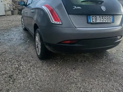 Usata Lancia Delta 120 CV (88 kW) 2008 Grigio Utilitaria