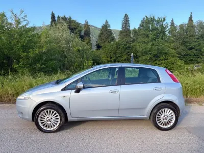 Usata Fiat Grande Punto Dynamic 69 CV (50 kW) 2009 Grigio Utilitaria