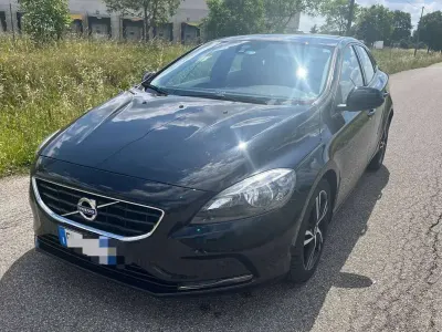 Usata Volvo V40 Summum 114 CV (83 kW) 2014 Nero Berlina