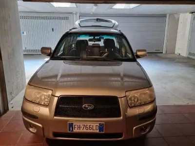 Usata Subaru Forester 158 CV (116 kW) 2006 Grigio SUV