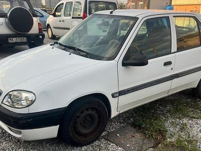 Usata Citroën Saxo 60 CV (44 kW) 2002 Bianco Utilitaria