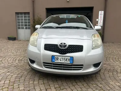 Usata Toyota Yaris Sol 69 CV (50 kW) 2008 Argento Utilitaria