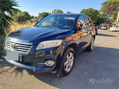 Usata Toyota RAV4 150 CV (110 kW) 2011 Verde SUV