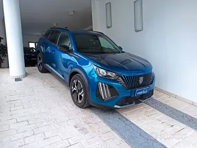 Usata Peugeot 2008 Allure 101 CV (74 kW) 2025 Blu SUV