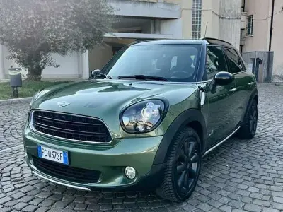 Usata Mini Park Lane Countryman 111 CV (81 kW) 2016 Verde SUV