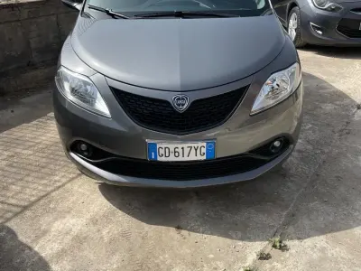 Usata Lancia Ypsilon Gold 69 CV (50 kW) 2020 Grigio